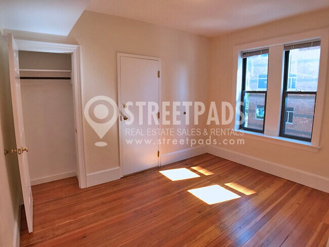 Building Photo - 881 Massachusetts Ave