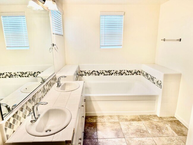 Building Photo - Newly Built 3/2.5 Bonadelle Home in Riverstone Community