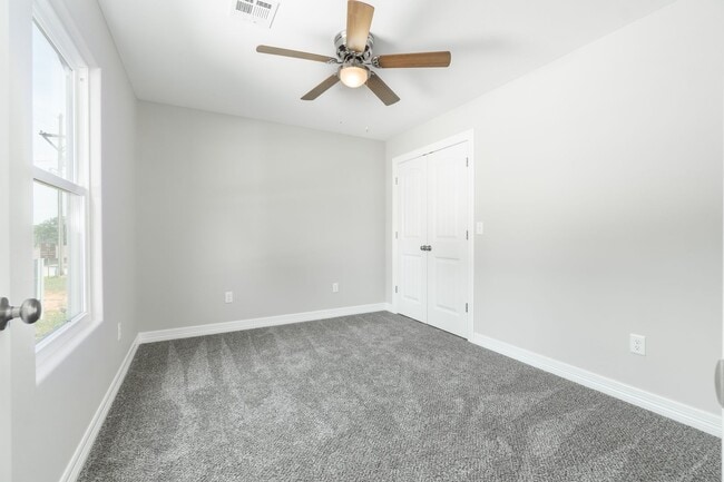 Building Photo - Newly Built Pineville Home!