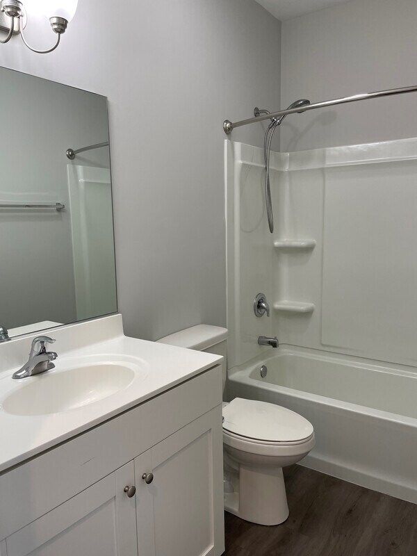 Building Photo - 853 E Main St Unit 3F