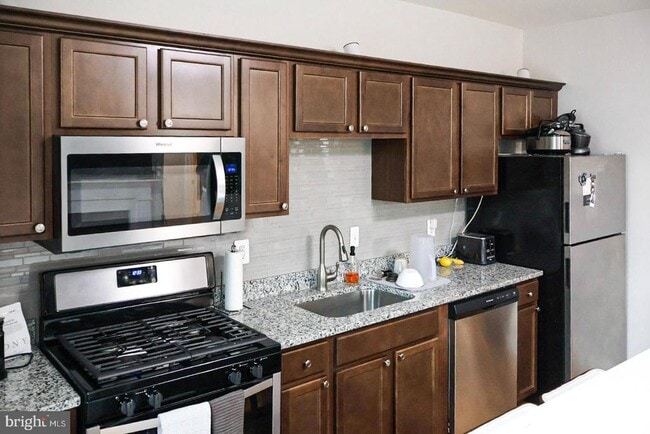 Building Photo - 1734 Bolton St