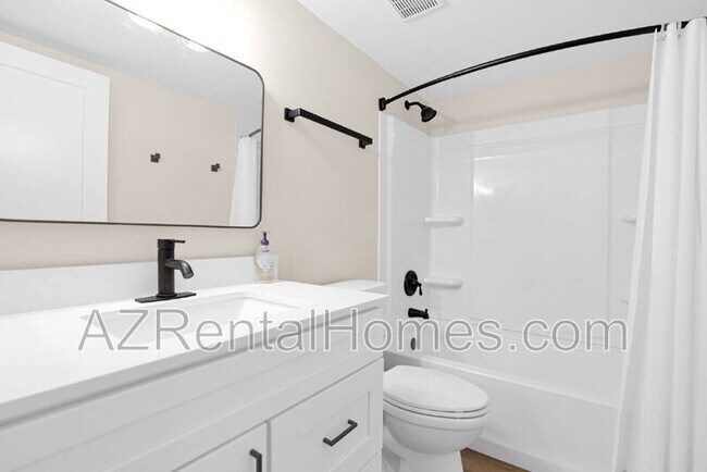 Building Photo - 1111 E University Dr