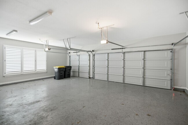 Building Photo - 11460 S Ash St