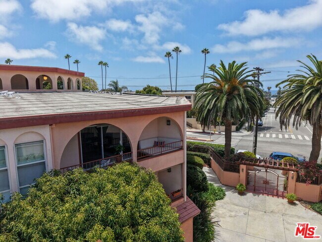 Building Photo - 2045 4th St