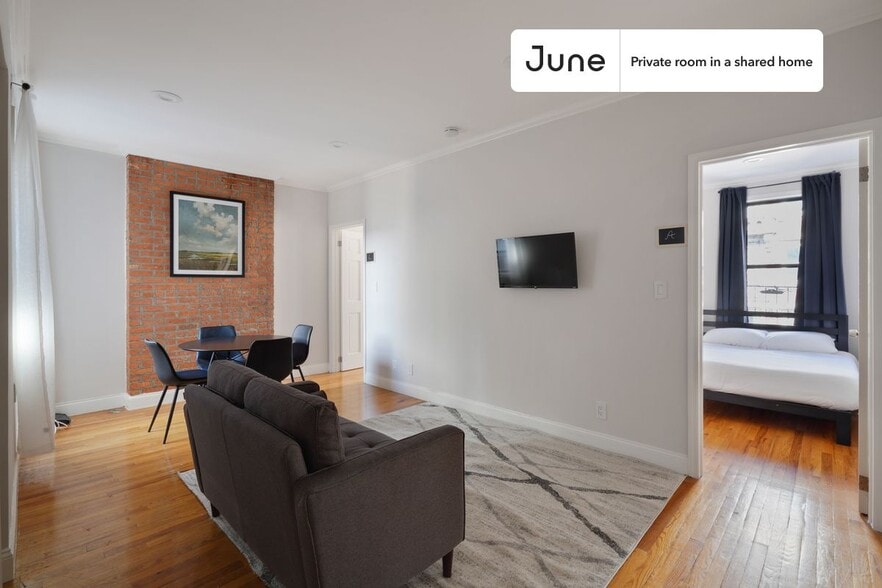 Building Photo - Private bedroom in 4 bed/1 bath Home