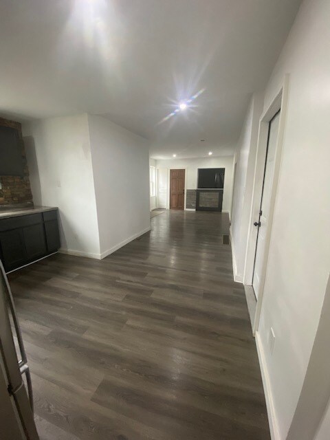 Building Photo - 414 7th St