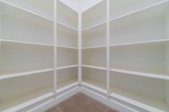 Building Photo - Fully Renovated 2 Bed, 2.5 Bath + Den Single Story Home Available NOW in Eastwood Village in Irvine!