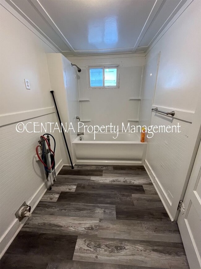 Building Photo - Centrally located 1 bedroom home with fenc...