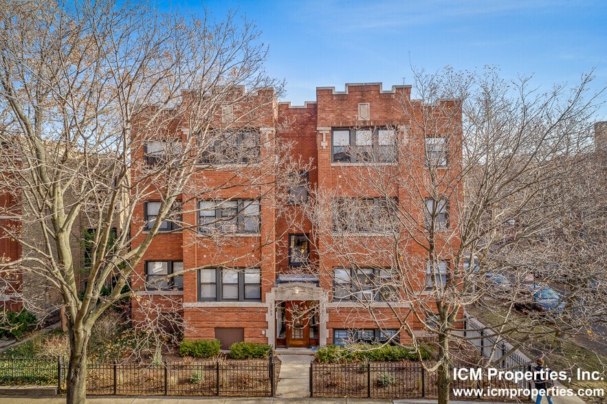 Building Photo - 1450 W Cornelia Ave