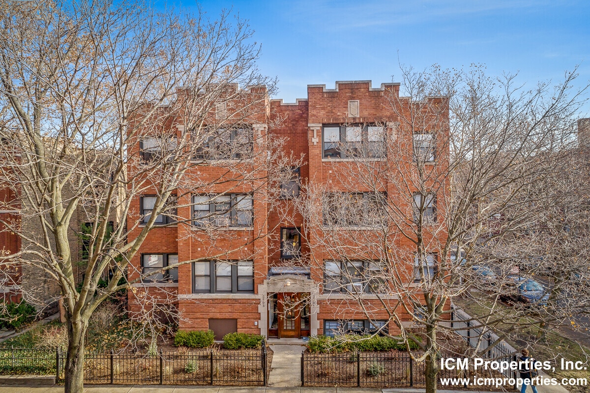 Building Photo - 1450 W Cornelia Ave