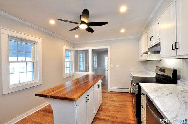 Building Photo - 59 Bridge St