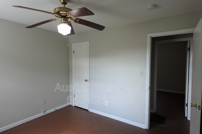 Building Photo - 6910A Oak St