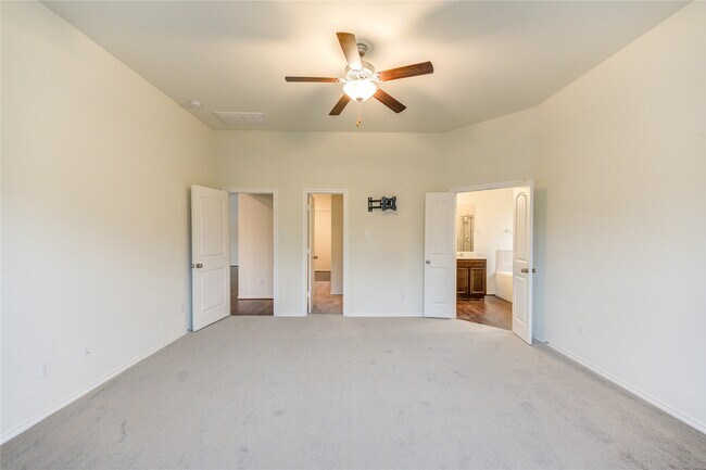 Building Photo - 18907 Via Flora Dr