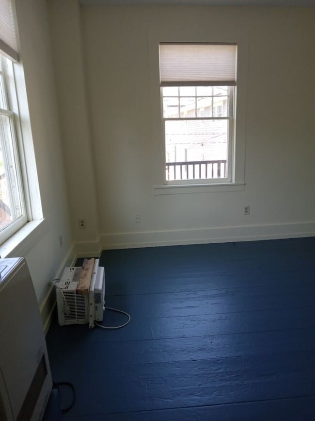 Building Photo - 8-10 Conant Sq