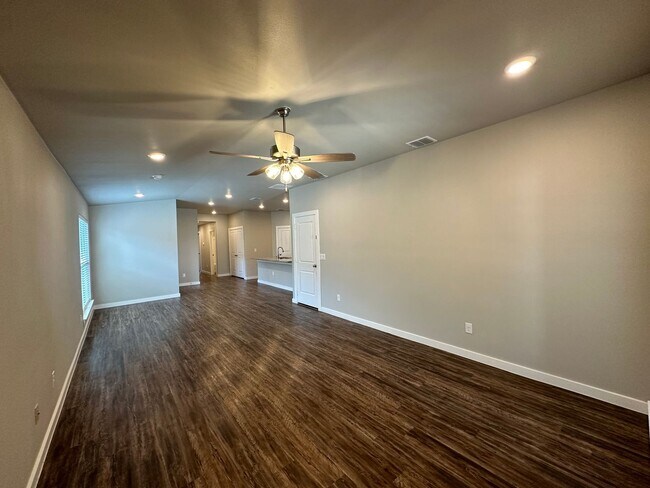 Building Photo - 405 E 21st St