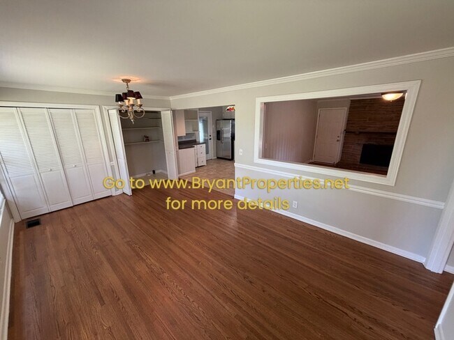 Building Photo - 720 Robert Burns Dr