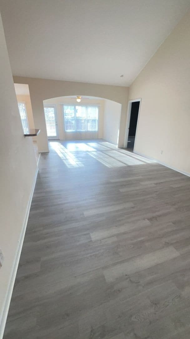 Building Photo - Woodbury 3 BD, 2BA home