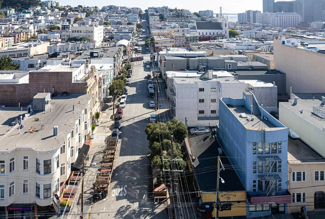Building Photo - 1556 Powell St