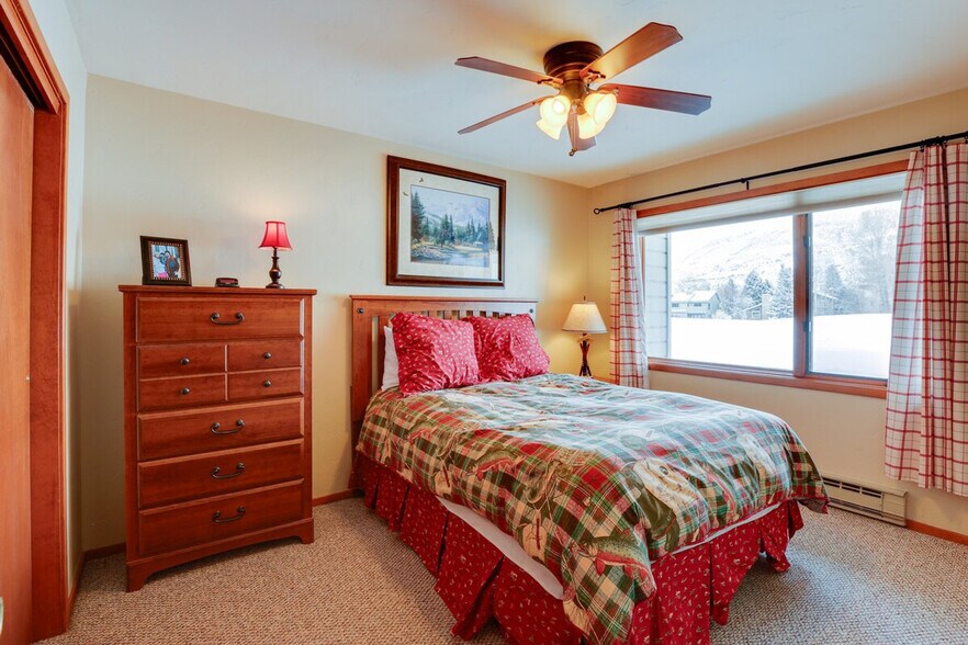 Building Photo - 282 Elk Ln