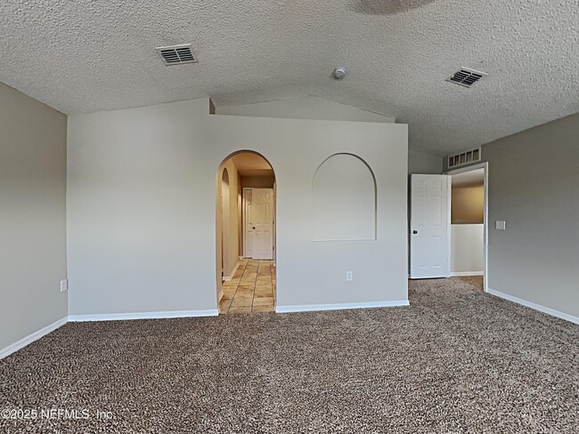 Building Photo - 5596 Ashleigh Park Dr