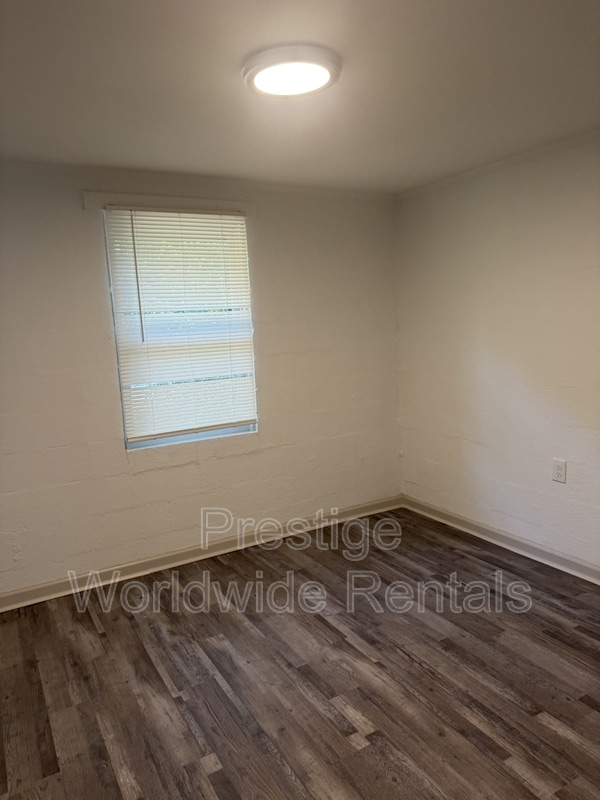 Building Photo - 108 Moore St