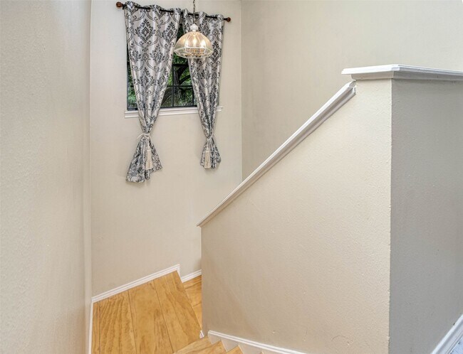 Building Photo - 17 S High Oaks Cir