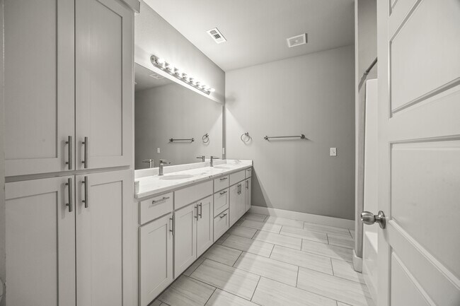 Building Photo - 2055 S Florida Way