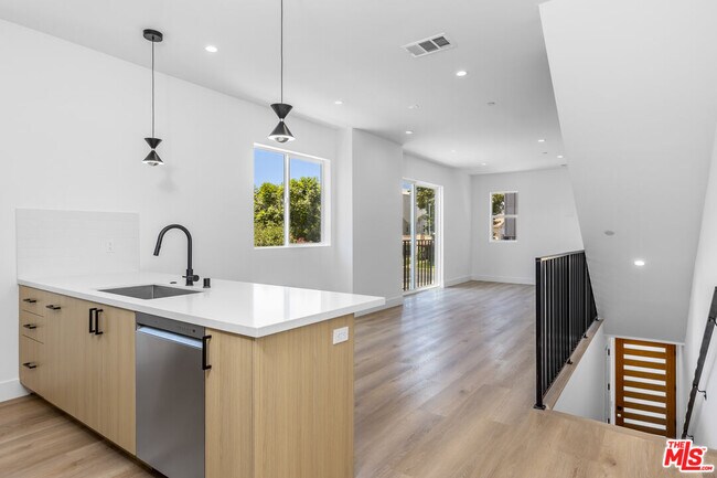 Building Photo - 5050 Cleon Ave