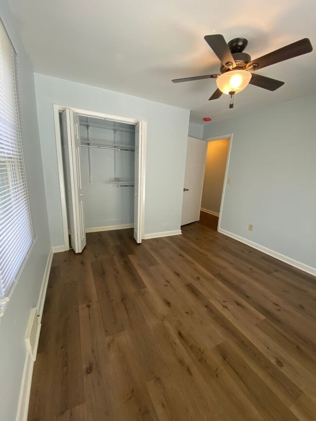 Building Photo - 3 Bedroom/1.5 Bathroom House in Downtown West Jefferson!