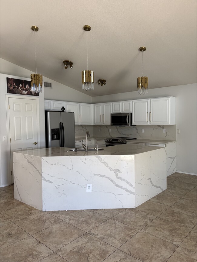 Building Photo - 8456 W Cherry Hills Dr