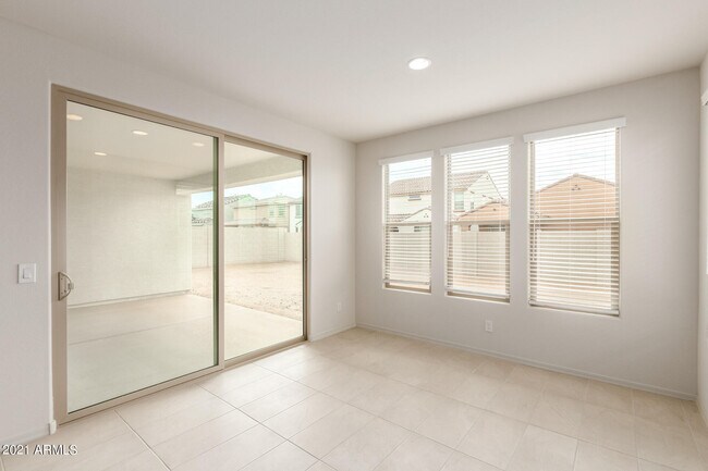 Building Photo - 8757 W Rancho Dr