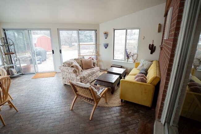 Building Photo - 180 Estes St