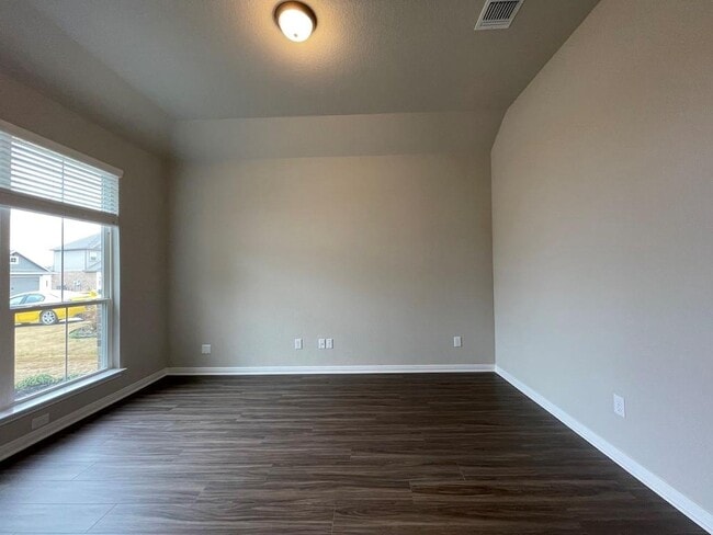 Building Photo - 7519 Broadmoor Cv