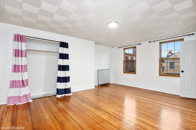 Building Photo - Stylishly Renovated 3 Bedroom 2 bathroom House