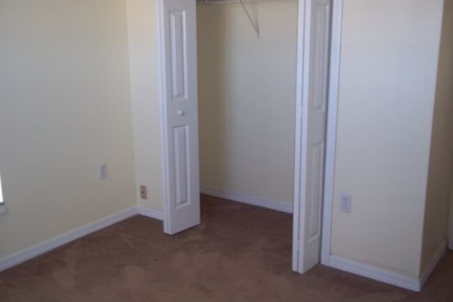 Building Photo - 3 Bedroom Home