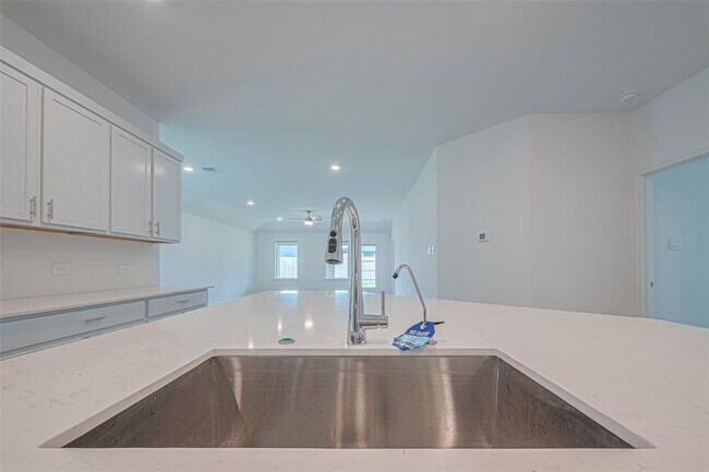 Building Photo - 27306 Sunterra Village Dr