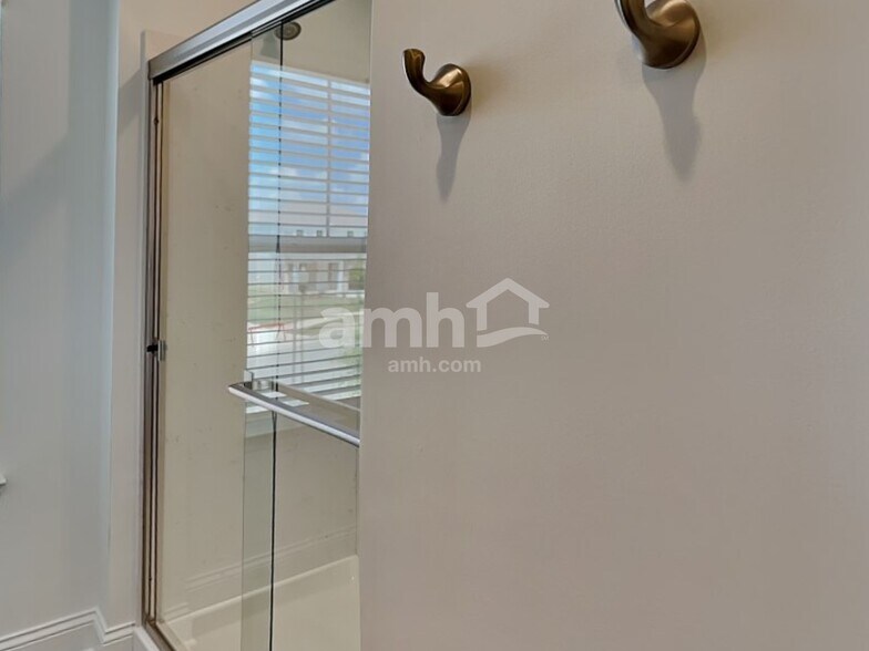 Building Photo - 305 Pne Hl Ct
