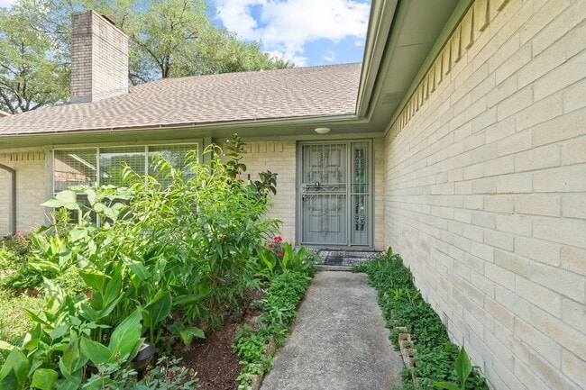 Building Photo - 1823 Mandrill Ln