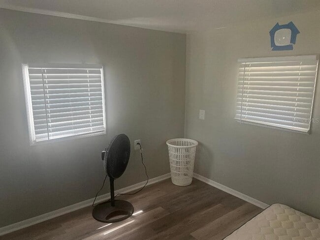 Building Photo - 1949 Hess Dr