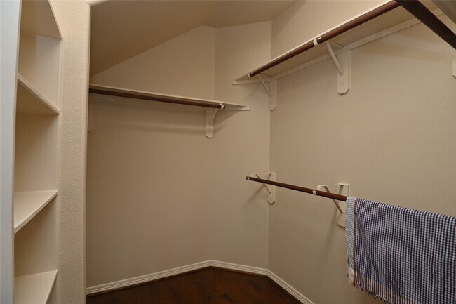 Building Photo - 5215 Field Briar Ln