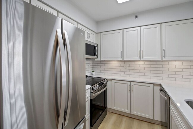 Building Photo - 1 Bed 1 Bath - Rockville Condo - Completel...