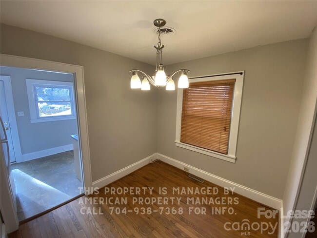 Building Photo - 733 Ideal Dr SE