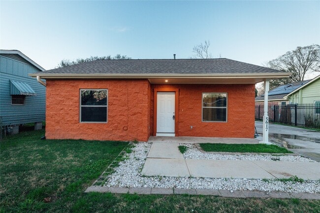 Building Photo - 5617 Schutz St