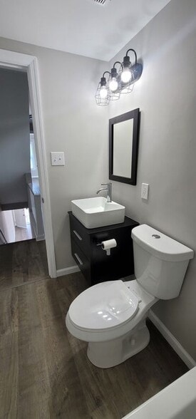 Building Photo - 2011 Caspian Ave