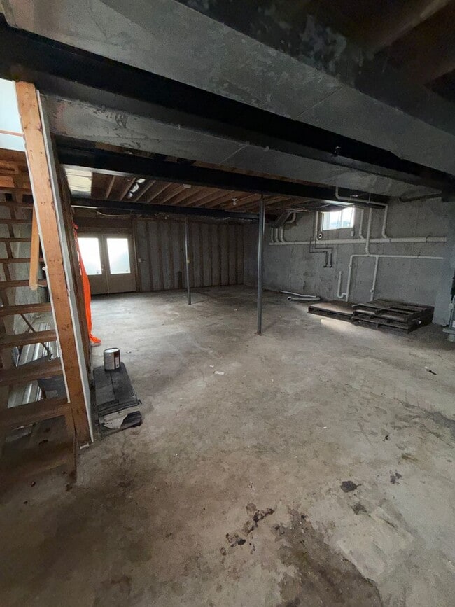 Building Photo - Beautiful 2 Bed 2 Bath Home - Includes Stove & Refrigerator