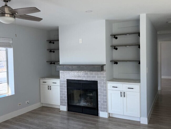 Building Photo - 6S018 Steeple Run Dr