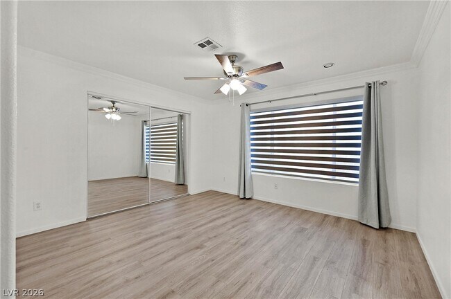 Building Photo - 350 S Durango Dr