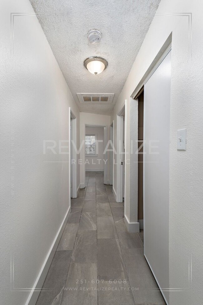 Building Photo - 3 BR 2 BA Home with Fenced Yard & Carport