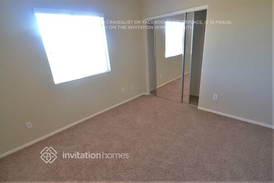 Building Photo - 1407 E Mobile Ln