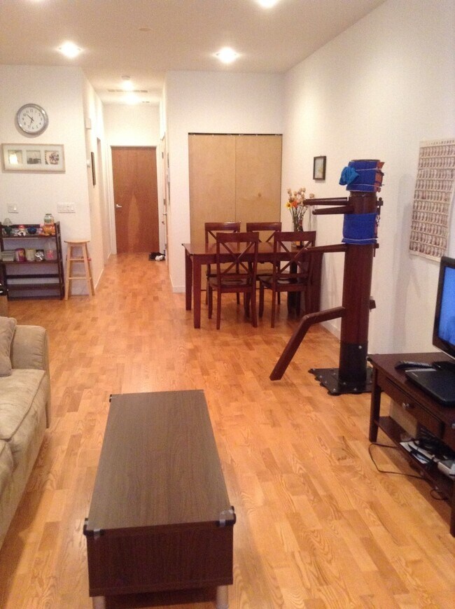 Building Photo - 2224 W Madison St